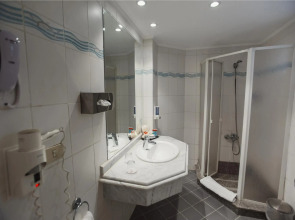 Xperience Kiroseiz Parkland Resort