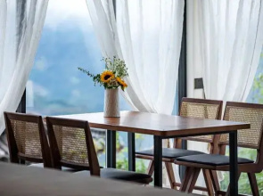 Yunyaqinqi Guesthouse