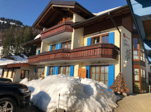 Gemütliche Ferienwohnung Bergwiese, 2-Raum, separates Schlafzimmer, schönen Balkon oder Terrasse, Komfort Ausstattung, ruhige Lage, kostenfrei WLAN, Sauna im Landhaus, Brötchenservice, Parkplatz kostenfrei, Hunde auf Anfrage, Tankstelle für E-Autos