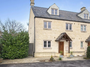 Elliot Oliver Cotswold Style 4 Bed House