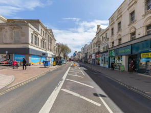 Right On : Bright On Apartment 1A - City Centre Luxury Apartments