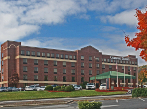 Comfort Suites Outlet Center