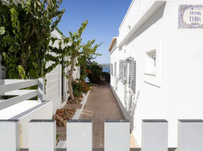 Villa Lydia in Faro With 3 Bedrooms and 1 Bathrooms