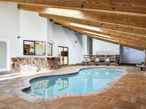 Honeypot by Avantstay Indoor Pool & Hot Tub