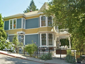 Deer Creek Inn