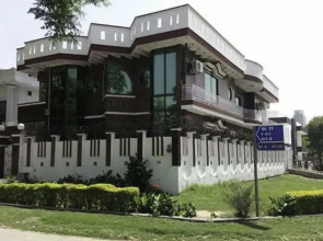 Executive Galaxy Guest House