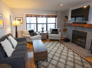 Modern & Updated Winterplace 3br- Sleeps 12 3 Bedroom Condo by RedAwning