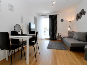 Modern Balcony Apartment with Pool close to Lake in "Donaustadt"