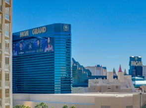 LUXE 702 MGM Signature 1 BR 2 BTH SUITE