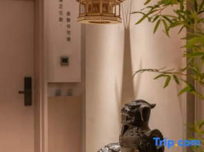 Yinlu Hotel (Zhengzhou Railway Station West Square Erqi Wanda Plaza)