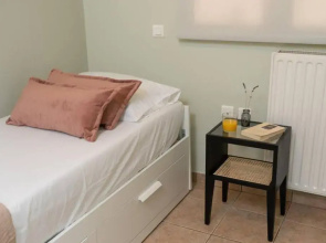 Central & Elegant Suite with private garden