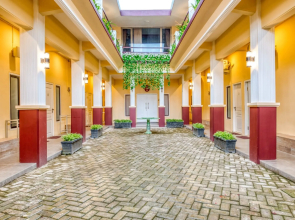 RedDoorz Syariah near Kebon Rojo Park Blitar