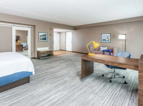 Hampton Inn & Suites Kittery-Portsmouth