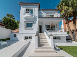 Sunny Camelia Villa Heated pool