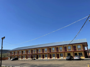 Deluxe Inn