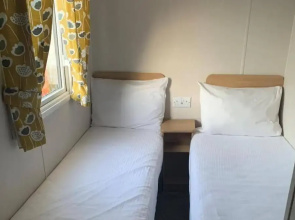 3 Bed Cabin - Sleeps 8 - Wifi, Free Parking, Pets