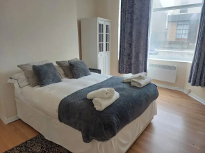 Blackpool - 1-bed Apartment - Sleeps 3 - Pets Allowed Smoking There is a Small Garden