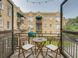 Walkable Savannah Escape in Historic District!