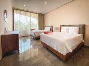 A Unique Fusion of Convenience and Luxury Stunning 3 BR Penthouse With Private Pool