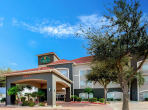 La Quinta Inn & Suites by Wyndham Mission at West McAllen