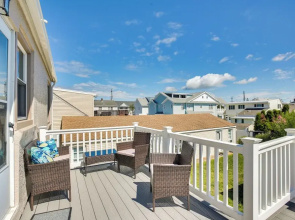 Wildwood Crest Getaway w/ Deck, Walk to Beach!