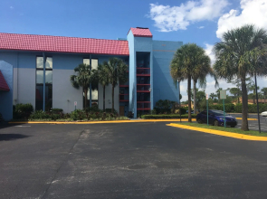 Parkside Hotel & Suites