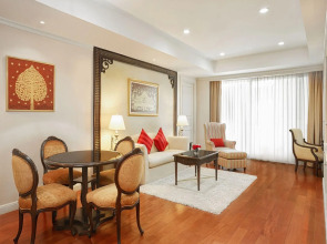 Отель Centre Point Silom