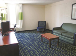 La Quinta Inn & Suites Tulsa Central