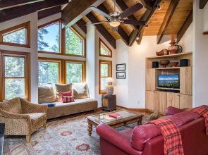 Cabin-esque Tahoe 4 Bedroom Home
