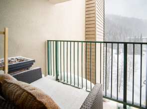 Iron Horse C5083 Studio Bedroom Condo by Redawning