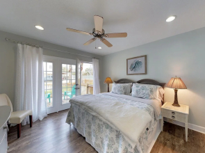 Seaglass Cottage by Hodnett Cooper