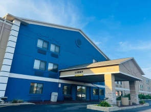 AmericInn by Wyndham Glendale/Milwaukee