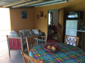 T2 avec piscine pour 2 à 4 personnes