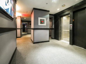 Night Hotel Broadway