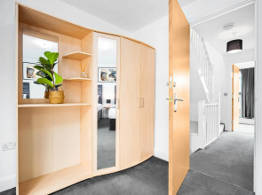 Modern Townhouse Close to Birmingham City Centre