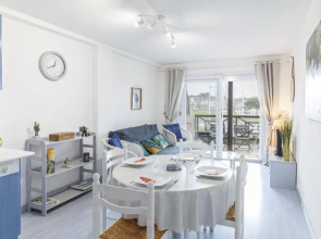 Appartement vue sur le port avec piscine commune