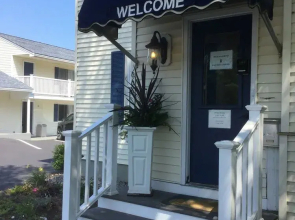 Footbridge Beach Motel