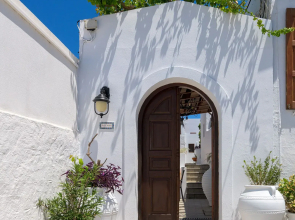 Maris Lindos, Suites and Apartments
