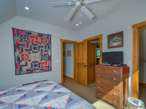 Livin' Lodge 3 Bedroom House