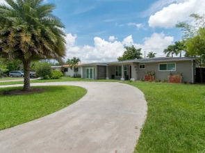 Sunlit Escape 3BR 2BA w Private Pool Backyard