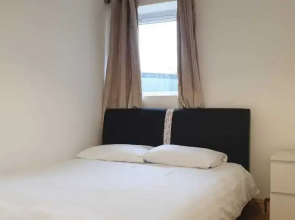Cromwell Apartment