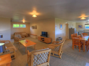 Kentia Holiday Apartments