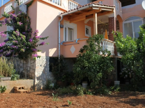 Ralje - 100m from the sea & free parking - A1(2+1)