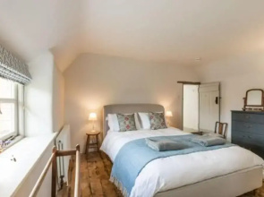 Host Stay White End