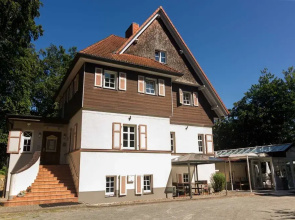 Hotel Lindequist Und Wald Hostel Sellin