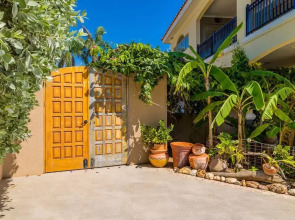 Ocean View 5BR Villa Steps to Beach Privatepool