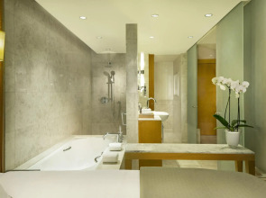 Отель The Ritz-Carlton, Dubai International Financial Centre