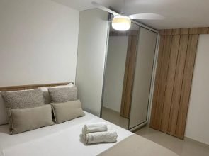 Apartamento moderno e super confortável localizado a alguns passos da Praia Grande