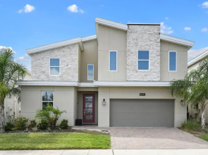 Spacious Retreat With Pool, Spa & Themed Rooms