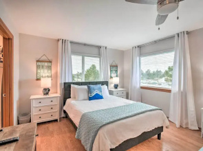 Canal-front Vacation Rental in Ocean Shores